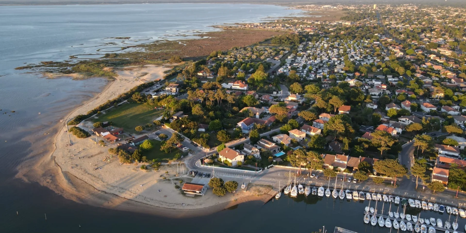 Photo de la plage de la Hume prise d'un drone