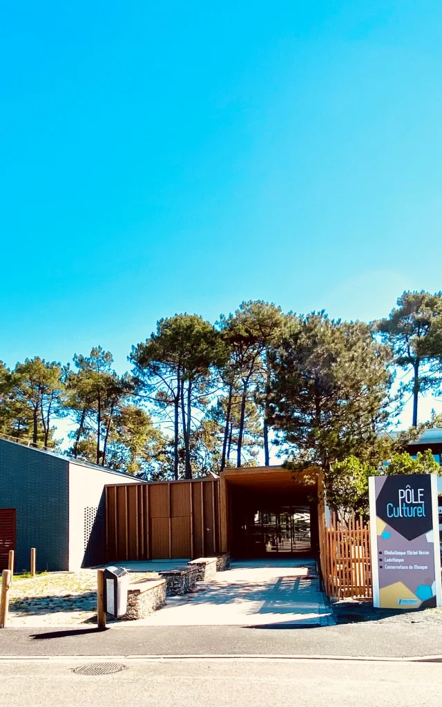 Bâtiment du pôle culturel avec le conservatoire