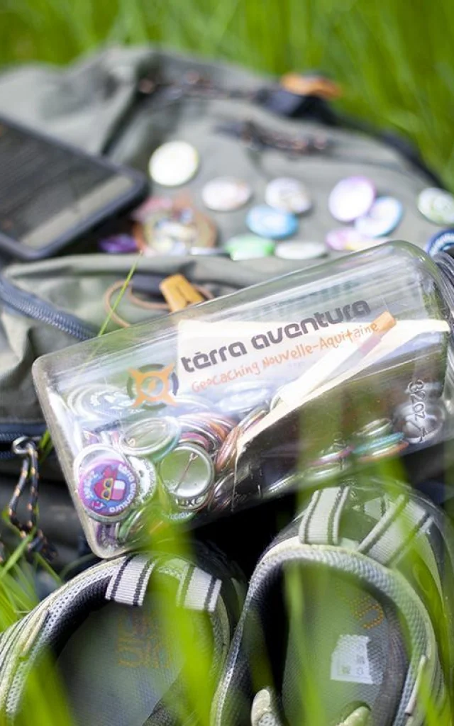 poiz et gourde du géocaching Terra Aventura