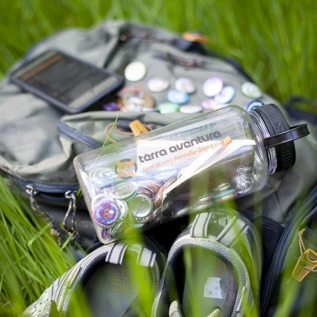 poiz et gourde du géocaching Terra Aventura