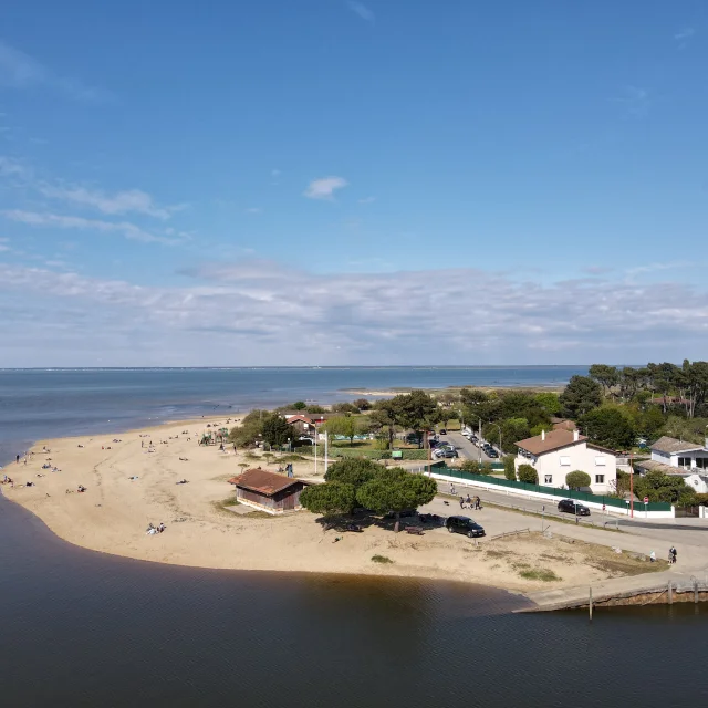 Plage de la Hume vue du ciel avec la plage et le quartier de la Hume