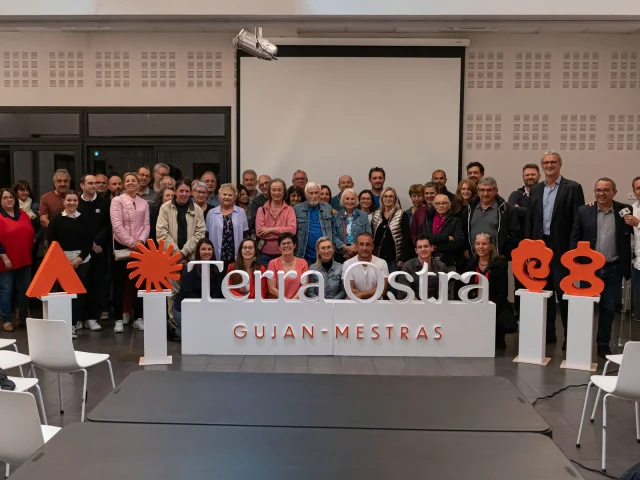 Photo de groupe des professionnels du tourisme lors du bilan de fin de saison de l'Office de Tourisme